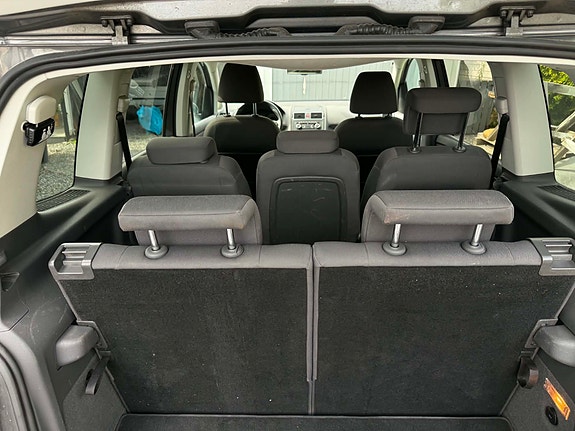 Volkswagen Touran 4 of 9