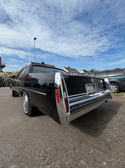 Cadillac Deville 8 of 27