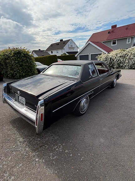 Cadillac Deville 5 of 27