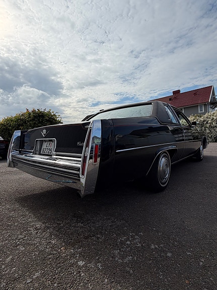 Cadillac Deville 6 of 27