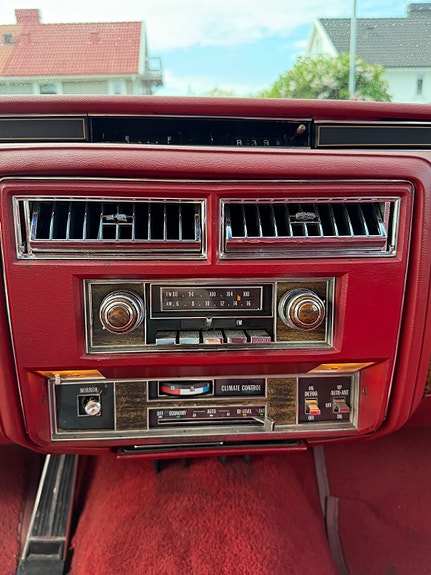 Cadillac Deville 23 of 27