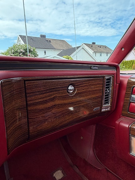 Cadillac Deville 26 of 27
