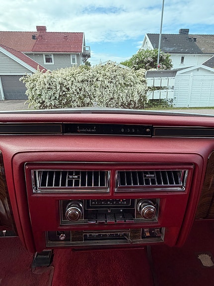 Cadillac Deville 24 of 27