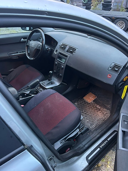 Volvo S40 5 of 6