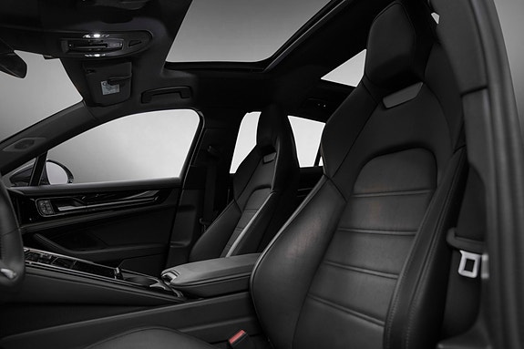 Porsche Panamera 27 of 30
