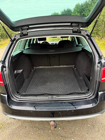 Volkswagen Passat Alltrack 14 of 15