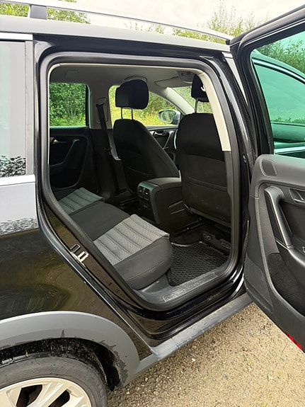 Volkswagen Passat Alltrack 12 of 15