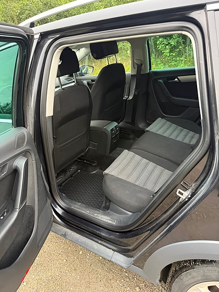 Volkswagen Passat Alltrack 13 of 15