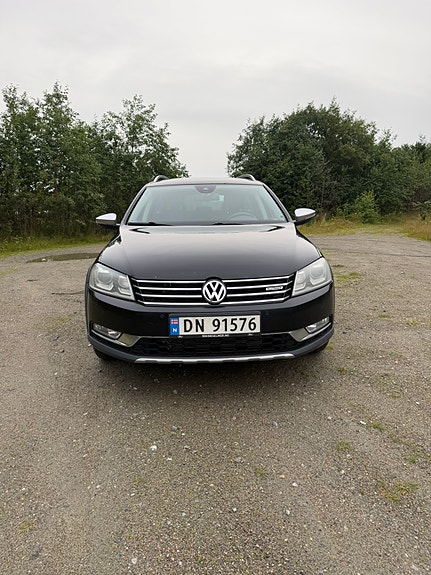 Volkswagen Passat Alltrack 2 of 15