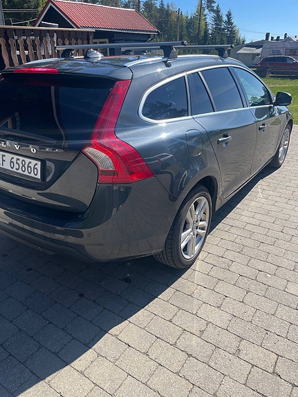Volvo V60 2 of 12