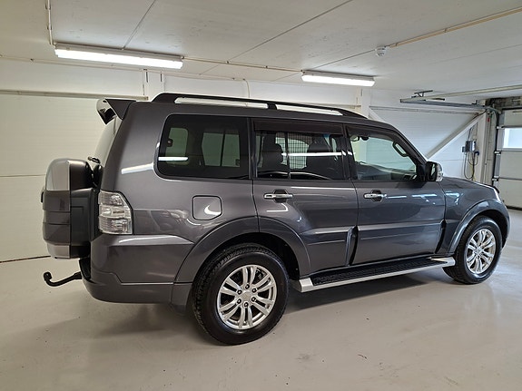 Mitsubishi Pajero 8 of 30