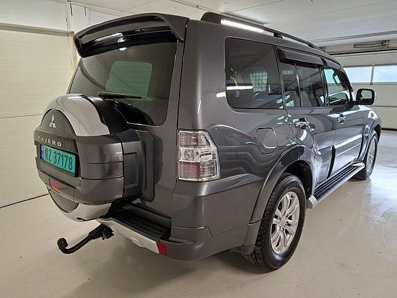Mitsubishi Pajero 7 of 30