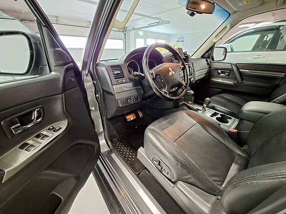 Mitsubishi Pajero 20 of 30