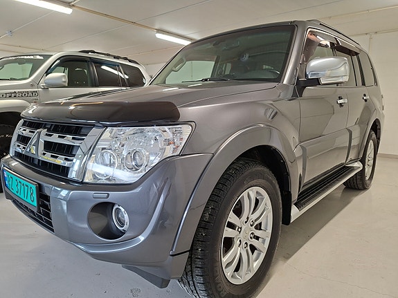 Mitsubishi Pajero 14 of 30
