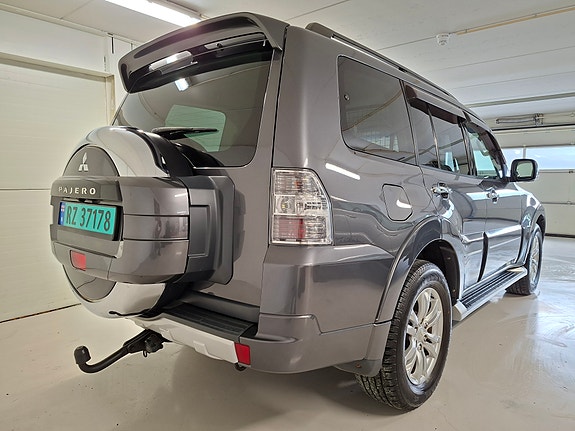 Mitsubishi Pajero 13 of 30