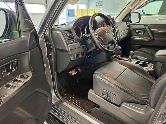 Mitsubishi Pajero 15 of 30