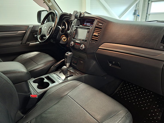 Mitsubishi Pajero 22 of 30
