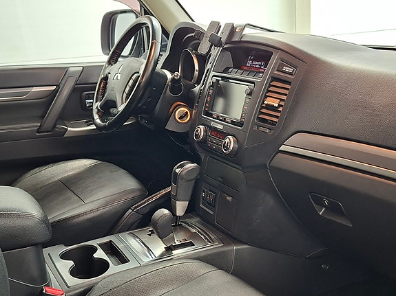 Mitsubishi Pajero 26 of 30