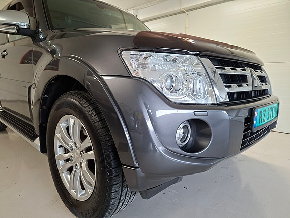 Mitsubishi Pajero 6 of 30