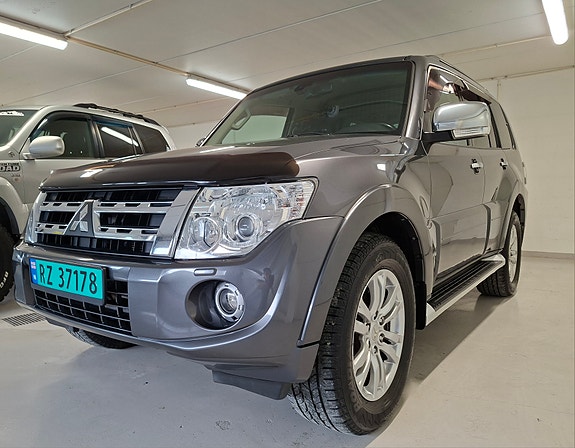 Mitsubishi Pajero 4 of 30