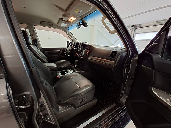 Mitsubishi Pajero 21 of 30
