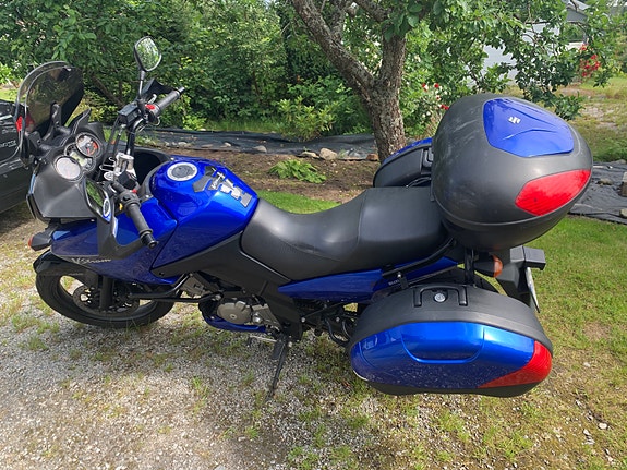 Suzuki DL 650 V-Strom 2 of 12