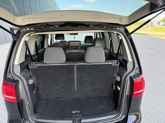 Volkswagen Touran 18 of 29