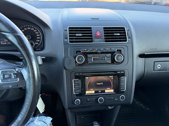 Volkswagen Touran 26 of 29
