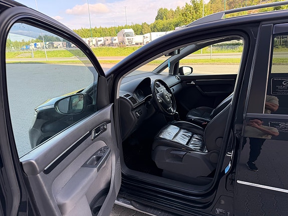 Volkswagen Touran 13 of 29