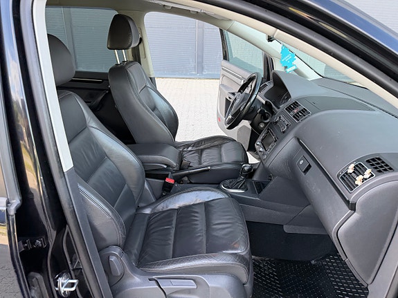 Volkswagen Touran 22 of 29