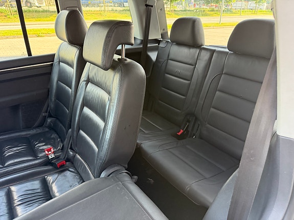 Volkswagen Touran 17 of 29