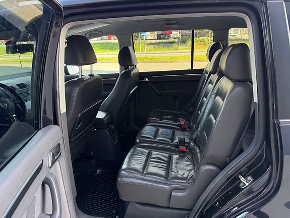 Volkswagen Touran 16 of 29