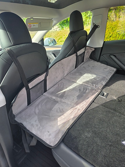 Tesla Model Y 10 of 16