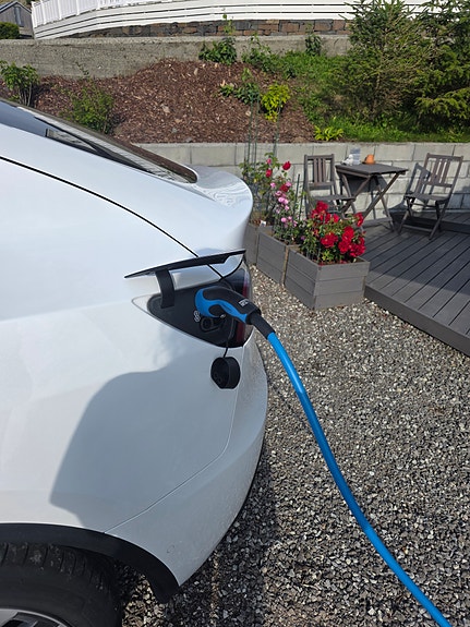 Tesla Model Y 7 of 16