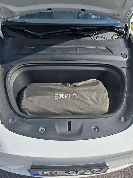 Tesla Model Y 9 of 16