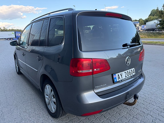 Volkswagen Touran 7 of 30