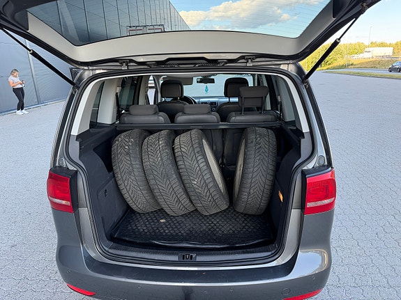 Volkswagen Touran 19 of 30