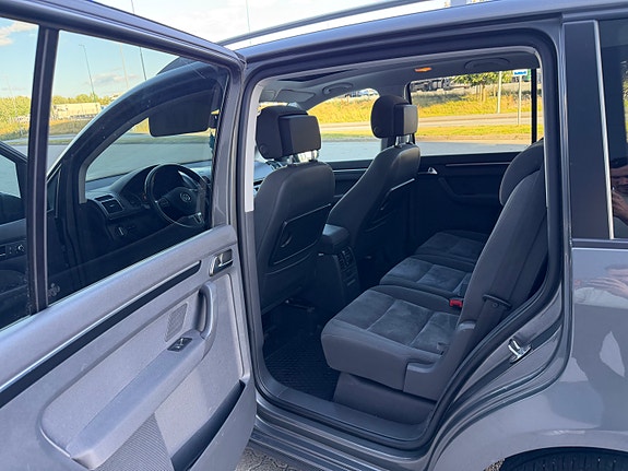 Volkswagen Touran 17 of 30