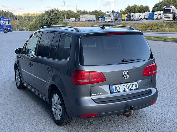 Volkswagen Touran 9 of 30