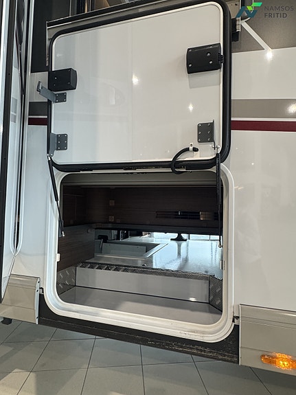Carthago c-line I 5.9 XL LE (MB) | Uten senkeseng | Mercedes | Alde 23 of 24