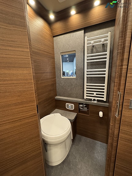 Carthago c-line I 5.9 XL LE (MB) | Uten senkeseng | Mercedes | Alde 21 of 24