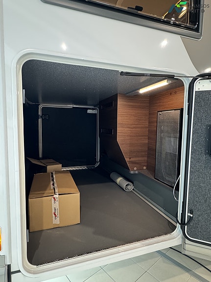 Carthago c-line I 5.9 XL LE (MB) | Uten senkeseng | Mercedes | Alde 24 of 24
