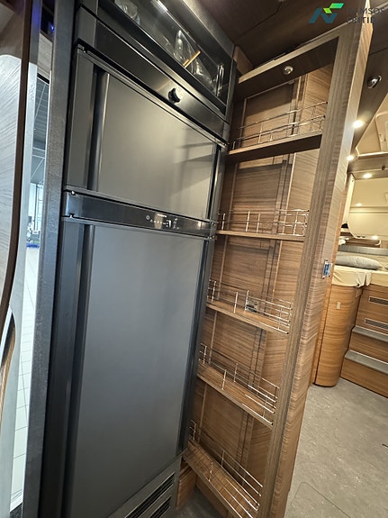 Carthago c-line I 5.9 XL LE (MB) | Uten senkeseng | Mercedes | Alde 16 of 24