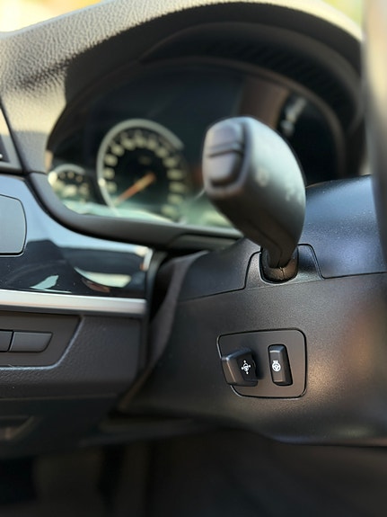 BMW 528i 13 of 30