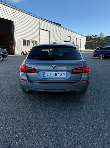 BMW 528i 3 of 30