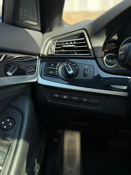 BMW 528i 10 of 30