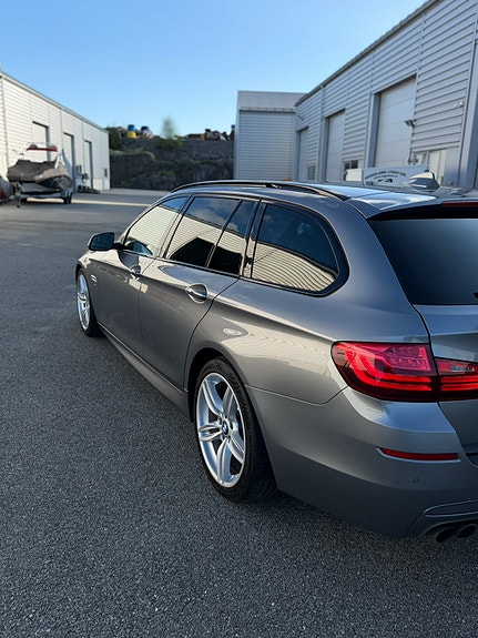 BMW 528i 2 of 30