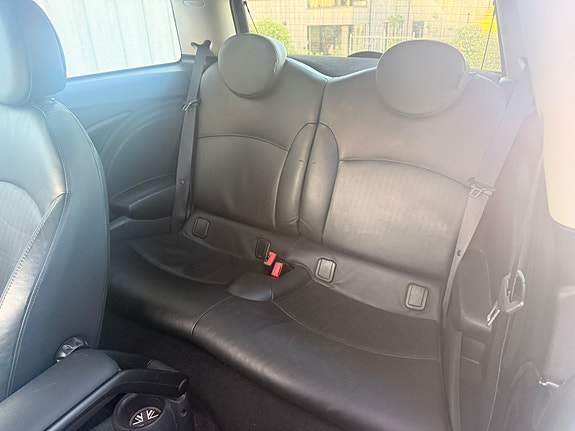 MINI Cooper 12 of 16