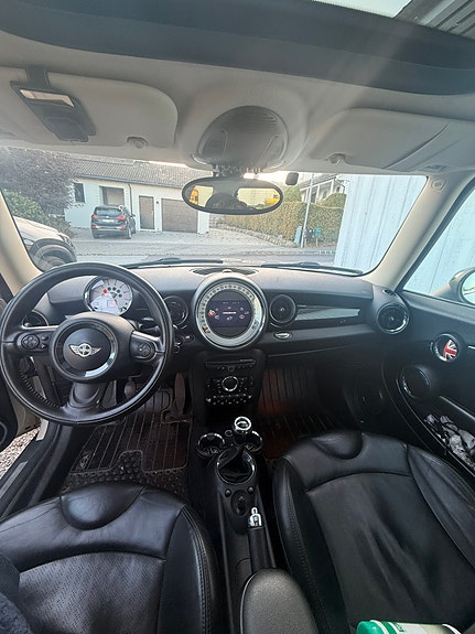 MINI Cooper 11 of 16