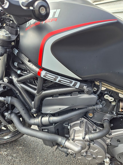 Ducati Monster 821 3 of 10